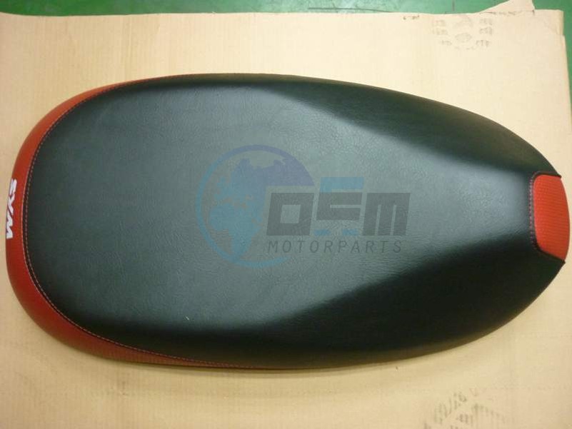Product image: Sym - 77200-A7A-200-T18 - DOUBLE SEAT COMP(BK/R)  0