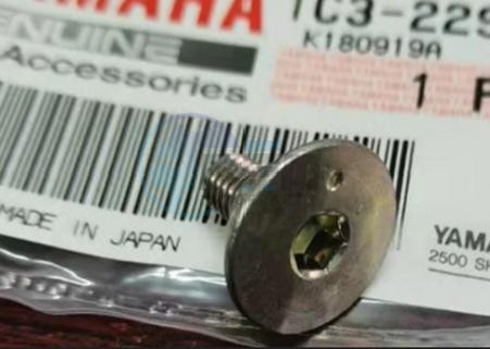 Product image: Yamaha - 1C3229699000 - SCREW, 1  0