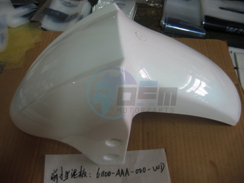 Product image: Sym - 61100-AAA-000-SB - FRONT FENDER SILVER SIMPLY  1