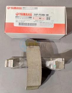 Product image: Yamaha - 5YPF530K0000 - BRAKE SHOE SET  0